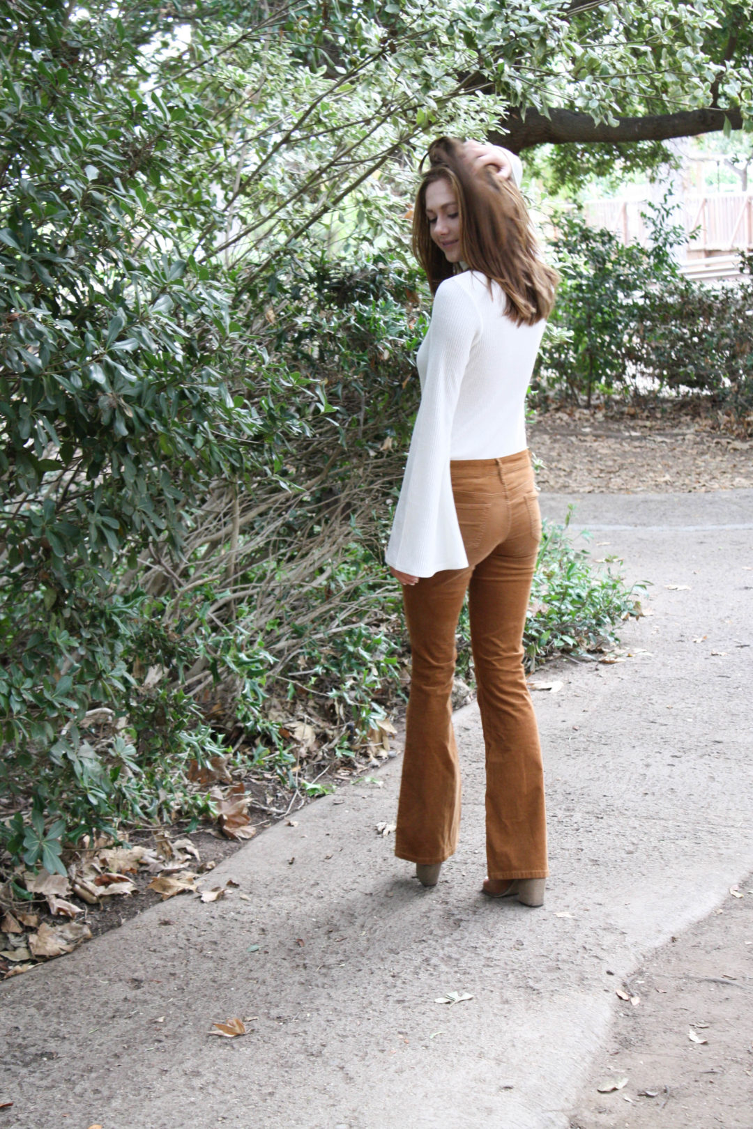 70s inspired flare pants and turtle neck for fall fashion